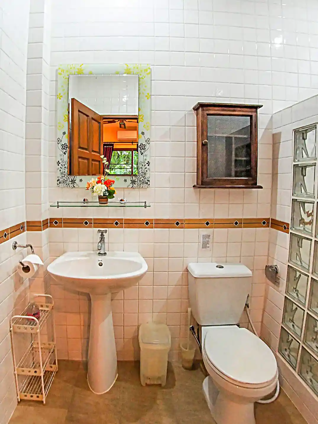 Coconut Paradise Villa master en-suite bathroom