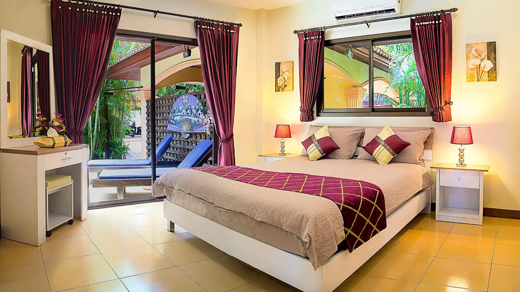 Coconut Paradise Villa master bedroom with 4-poster bed