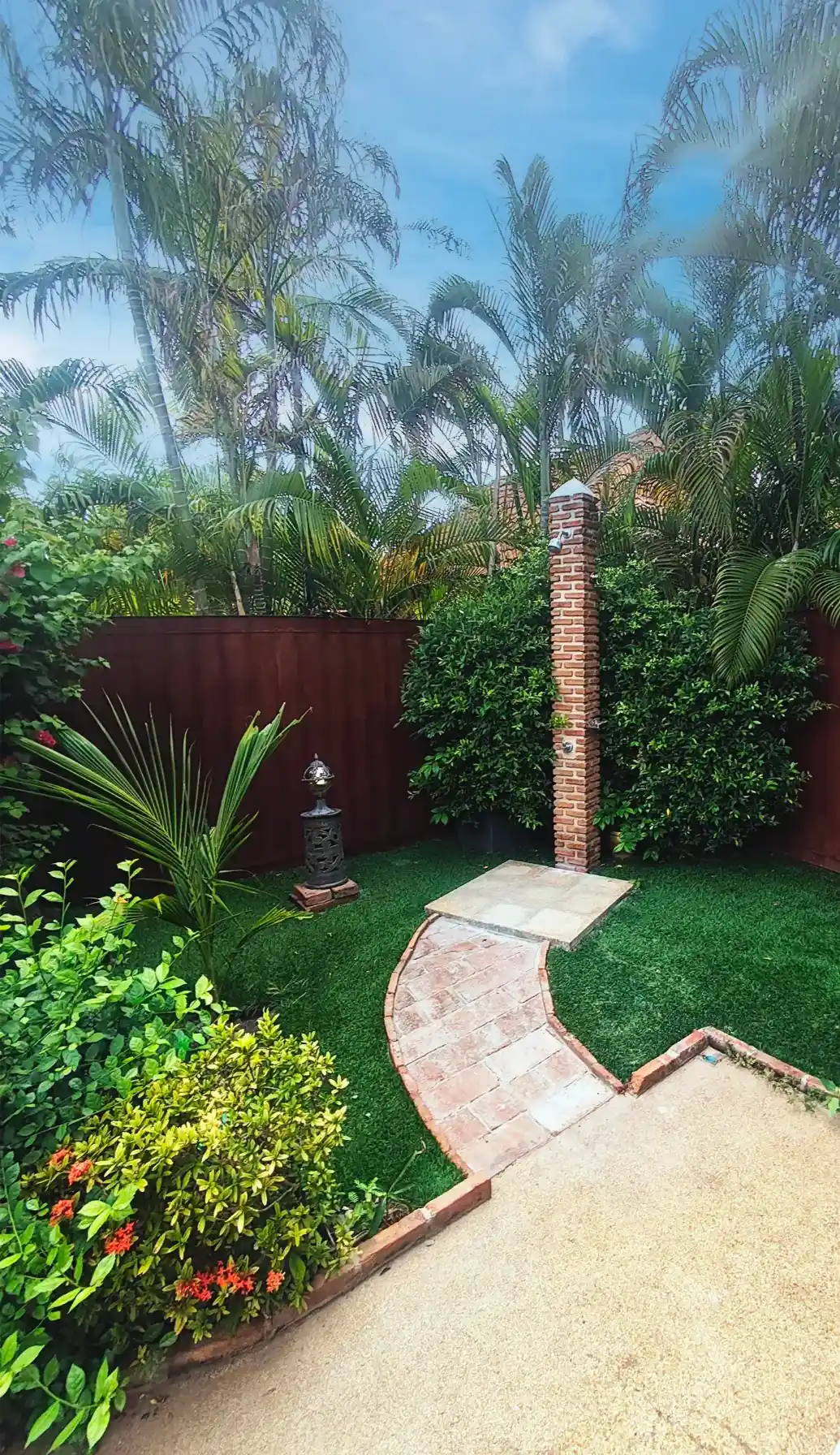 The Coconuts Villa garden pathway