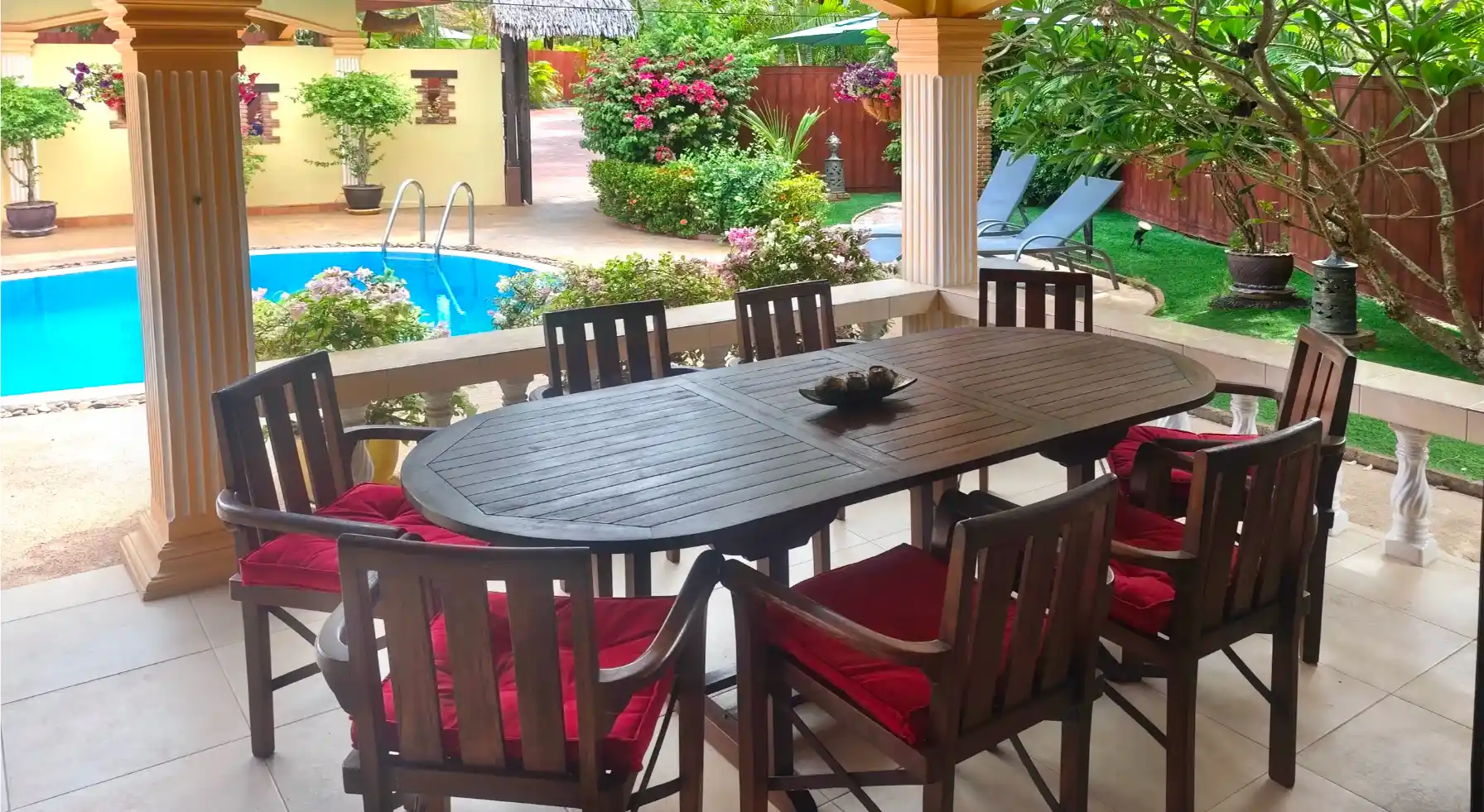 The Coconuts Villa covered alfresco dining