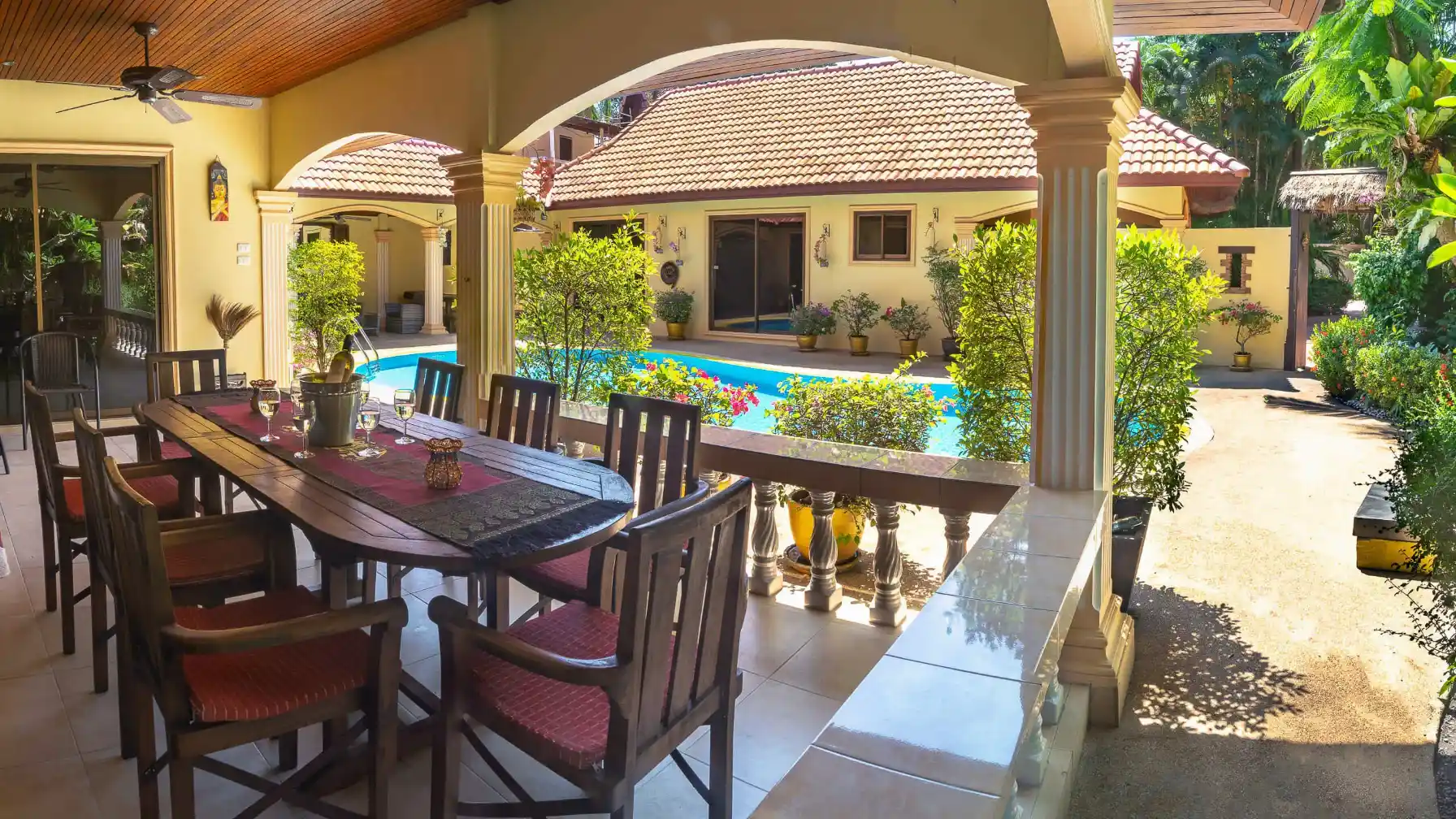 The Coconuts Villa outdoor dining patio for ten