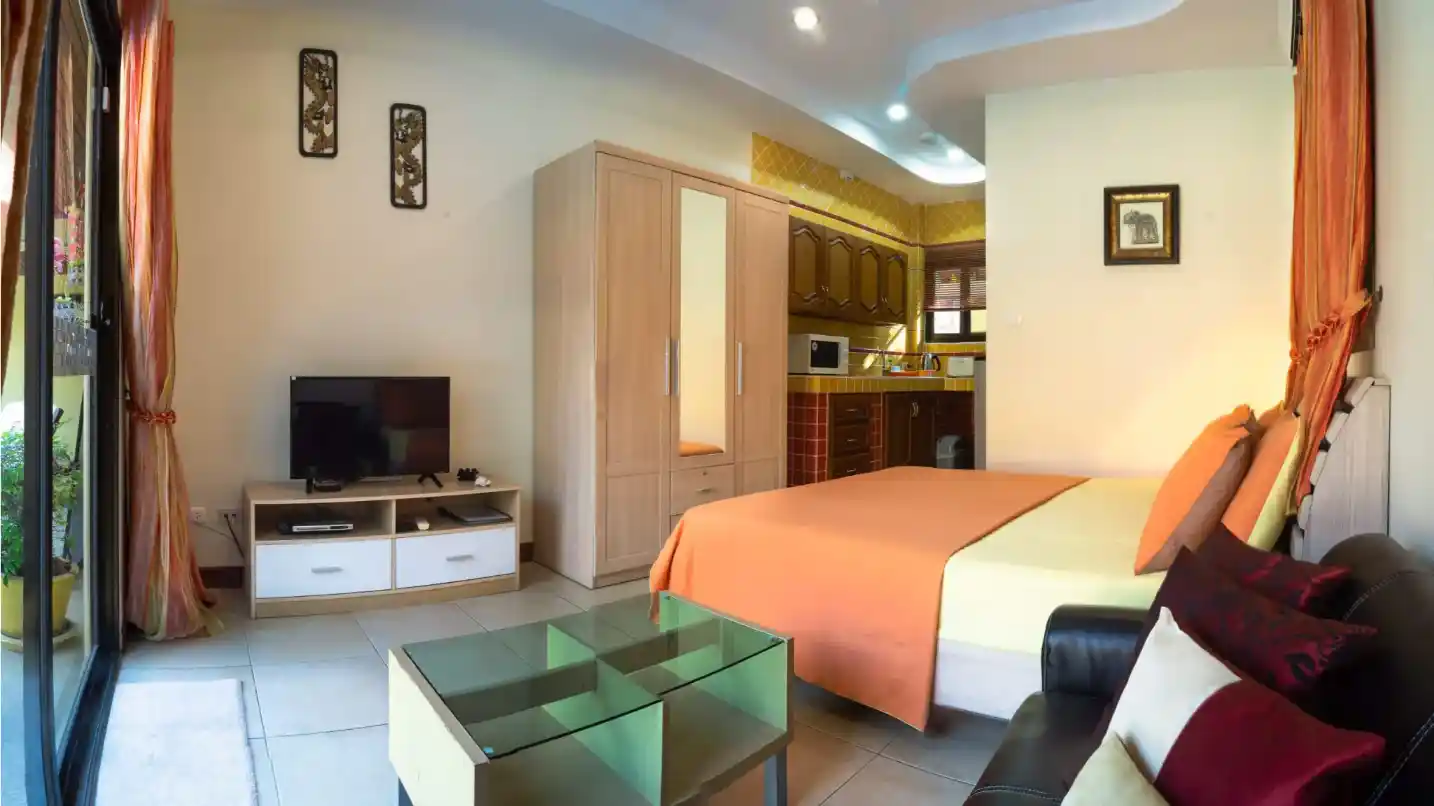 The Coconuts Villa studio 2 — double bed