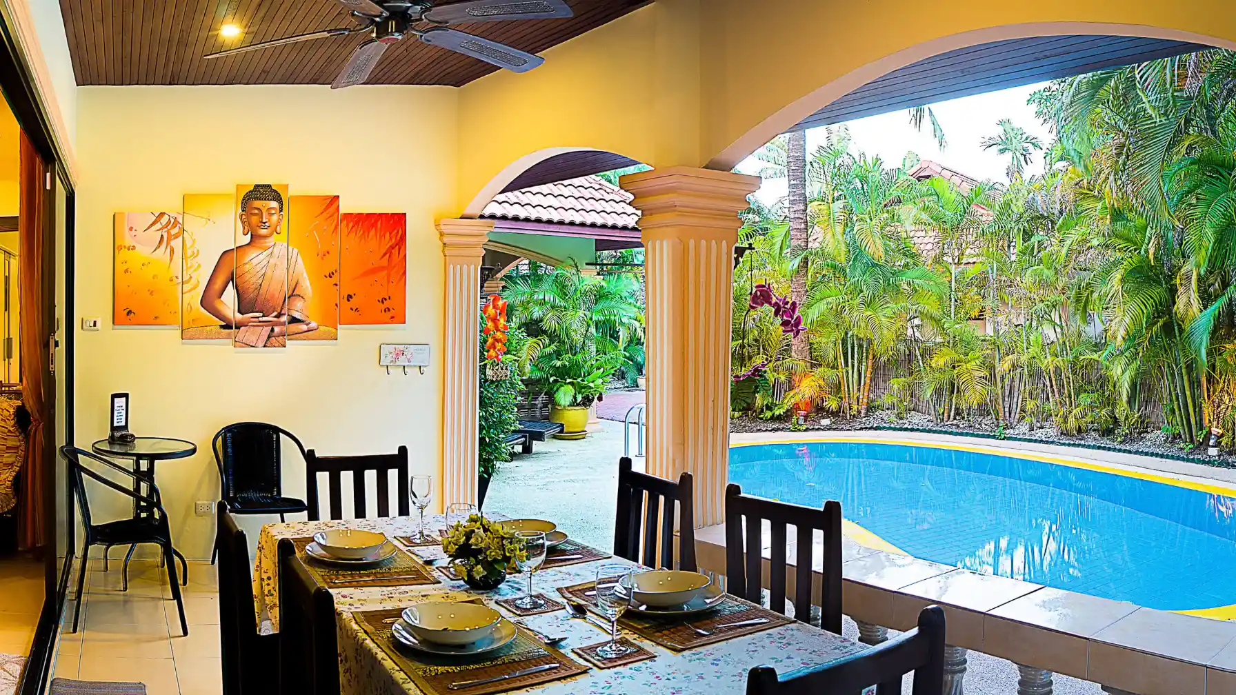 Lakeside Villa shaded alfresco dining patio