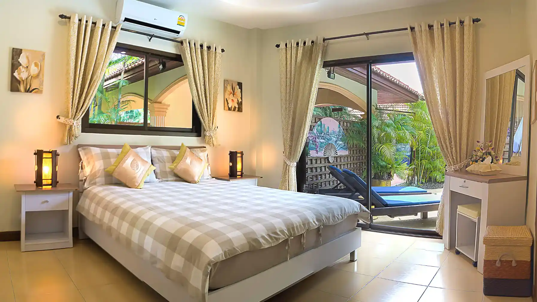 Lakeside Villa master bedroom